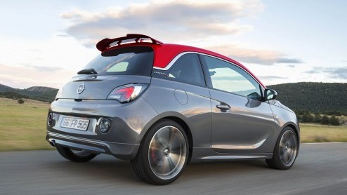 Opel heeft het sportieve topmodel van de Adam een prijs gegeven. Ten opzichte van de basis-Adam betaal je per pk 133,33 euro extra. Hij is er dus vanaf 22.995 euro.