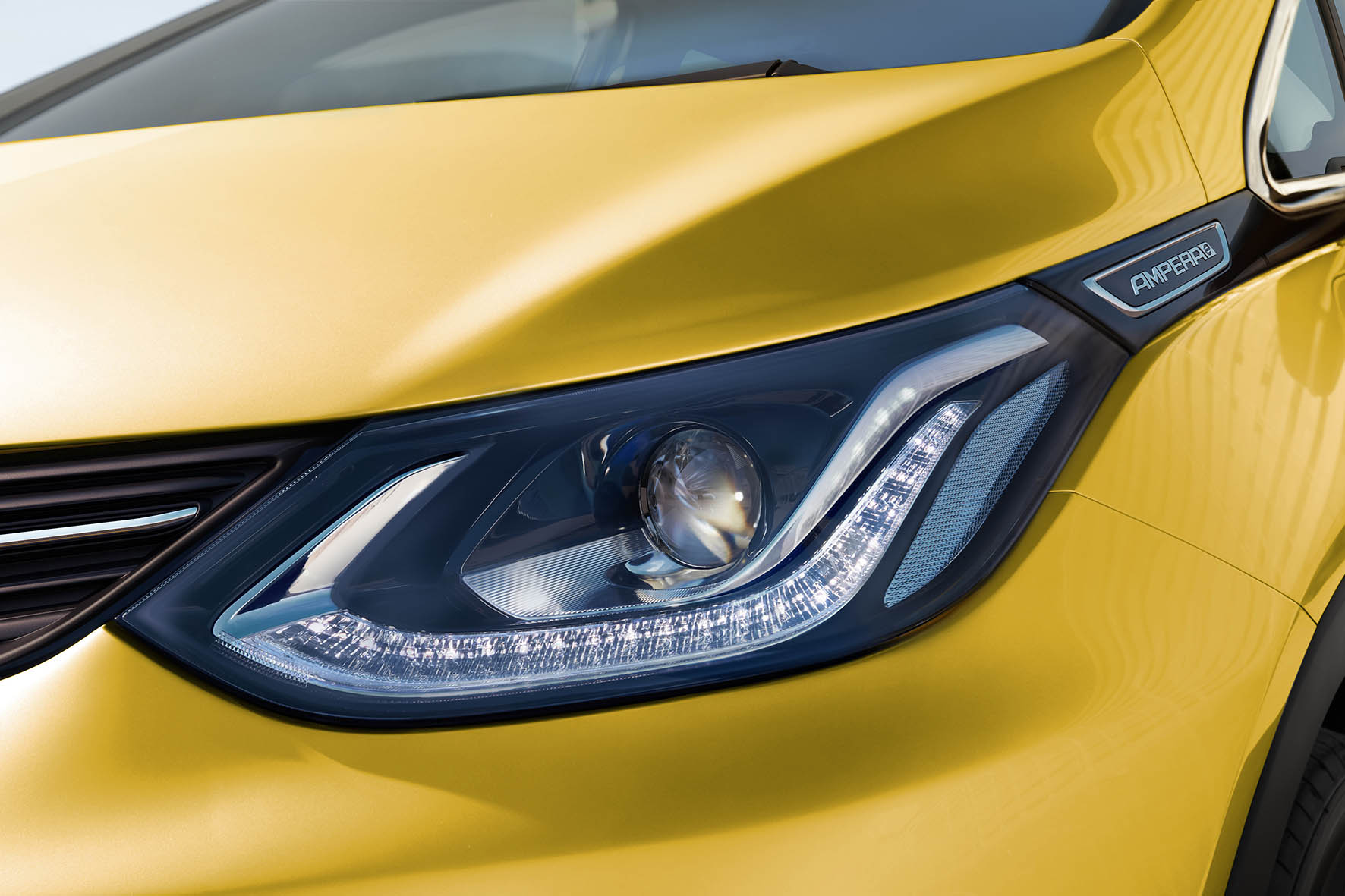 De Opel Ampera-e heeft een NEDC-actieradius van maar liefst 400 kilometer. In de praktijk zal dat zo'n 300 km zijn, nog steeds meer dan de directe concurrentie.