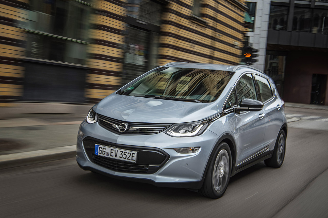 De Opel Amper-e en de Insignia hebben diverse Plus X Awards gekregen.