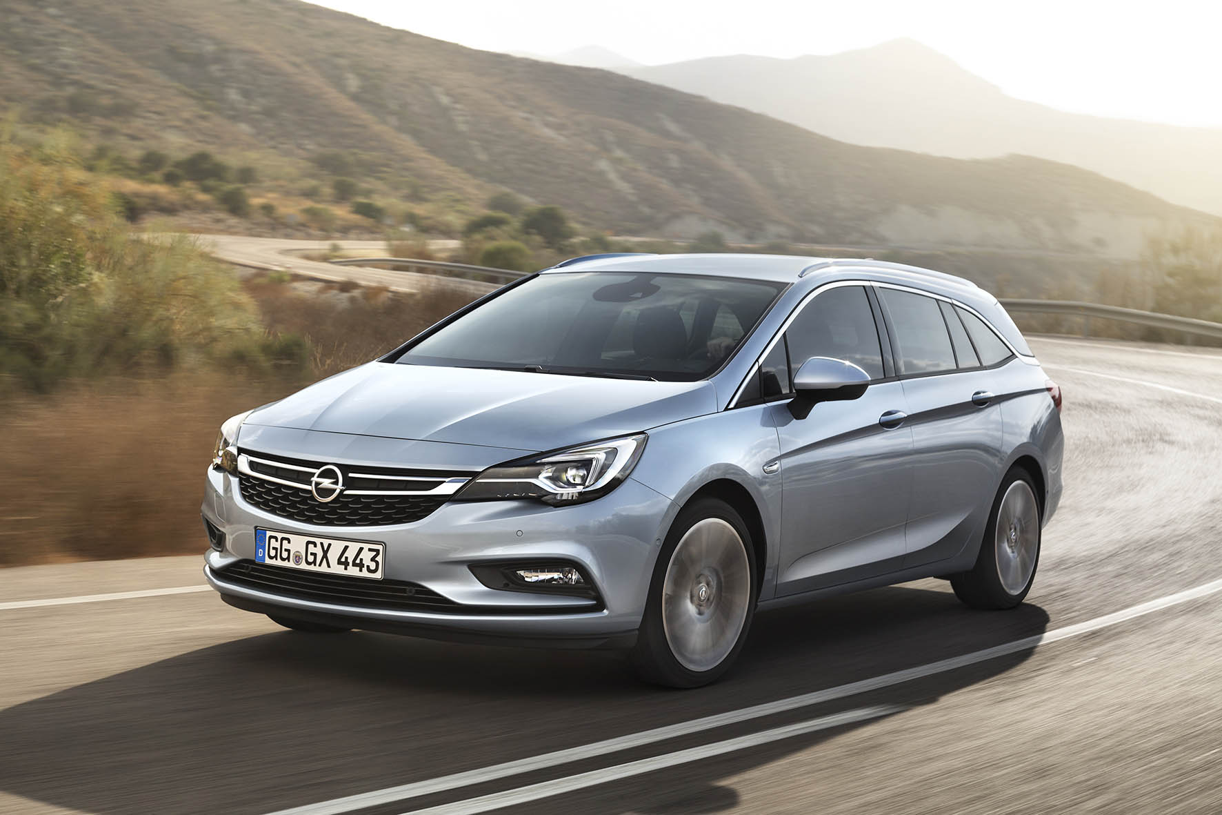 De nieuwe Opel Astra Sports Tourer is vanaf nu bestelbaar en komt in april 2016 naar Nederland.