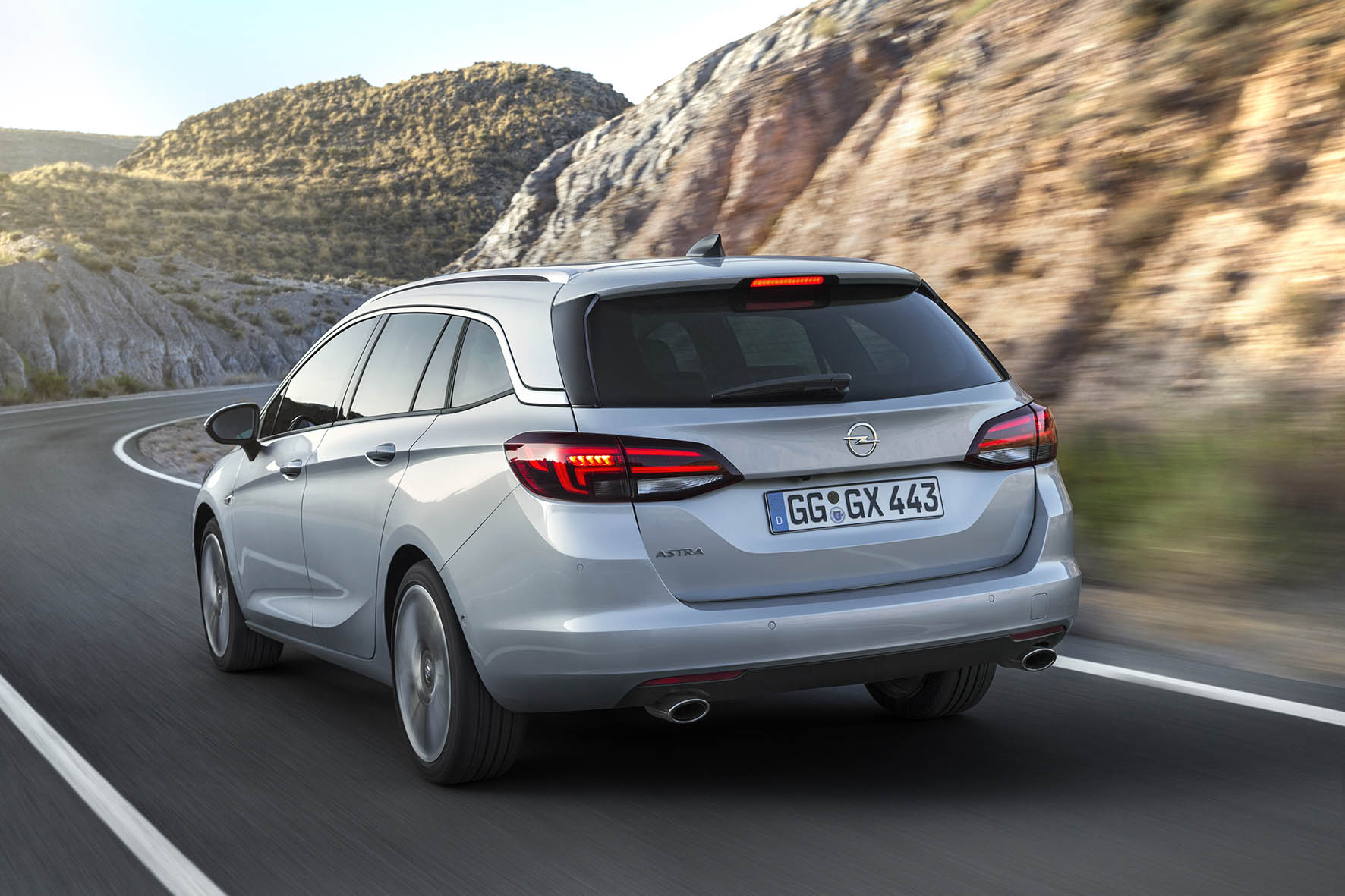 De nieuwe Opel Astra Sports Tourer is vanaf nu bestelbaar en komt in april 2016 naar Nederland.