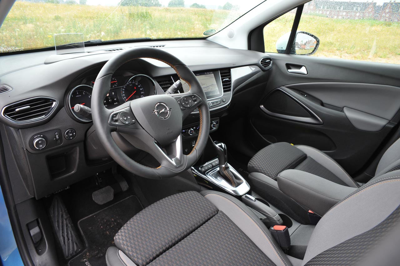 Opel lanceert de Crossland X als opvolger van de ruimtelijke Meriva. Qua gebruiksmogelijkheden doet de nieuwe crossover nauwelijks voor zijn voorganger onder.