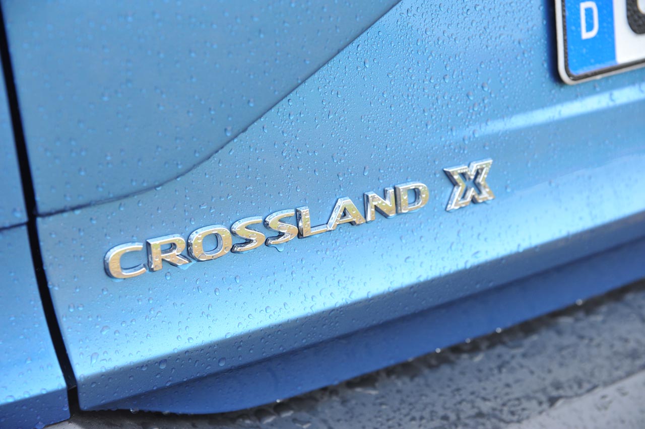 Opel lanceert de Crossland X als opvolger van de ruimtelijke Meriva. Qua gebruiksmogelijkheden doet de nieuwe crossover nauwelijks voor zijn voorganger onder.