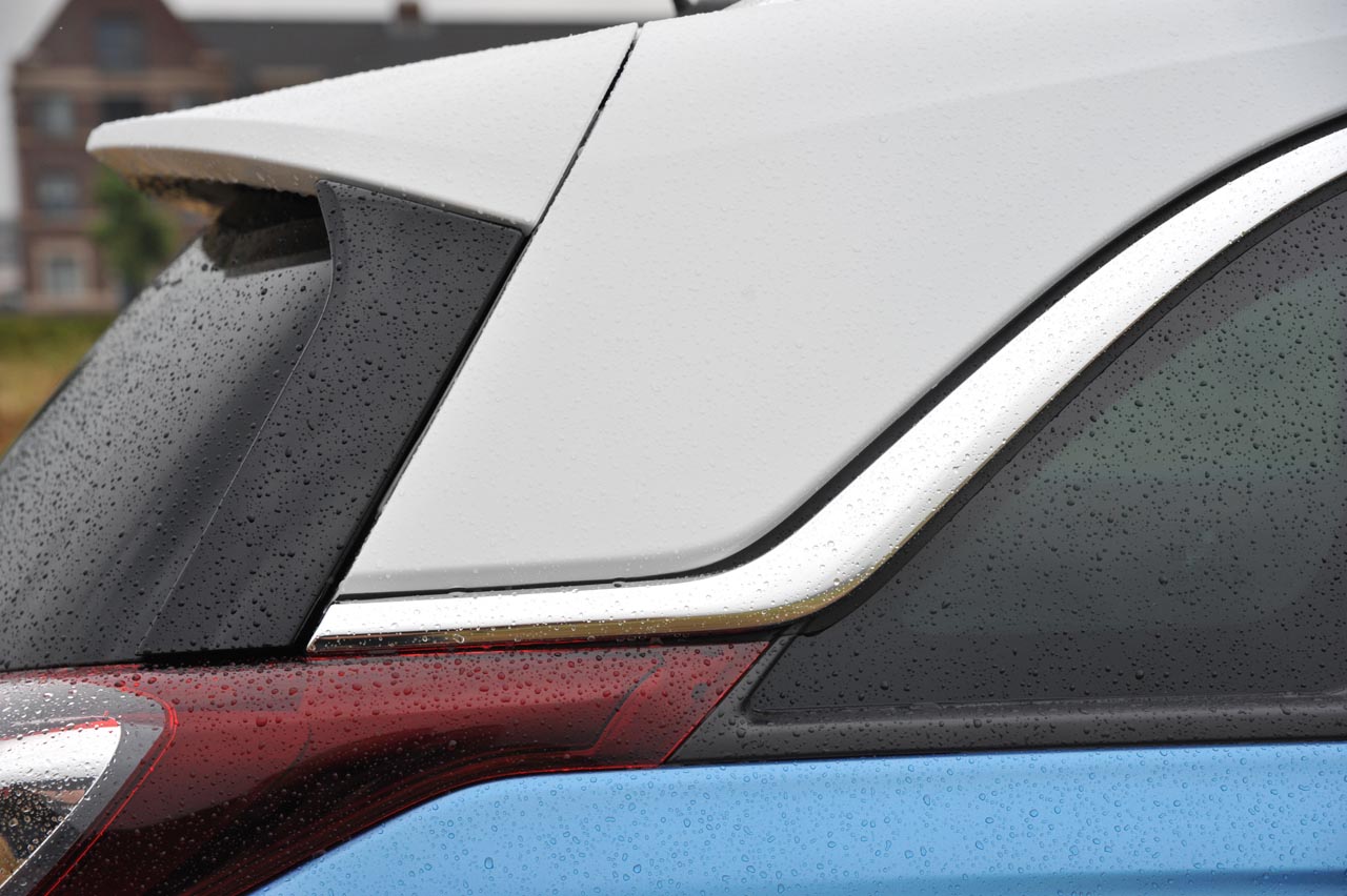 Opel lanceert de Crossland X als opvolger van de ruimtelijke Meriva. Qua gebruiksmogelijkheden doet de nieuwe crossover nauwelijks voor zijn voorganger onder.