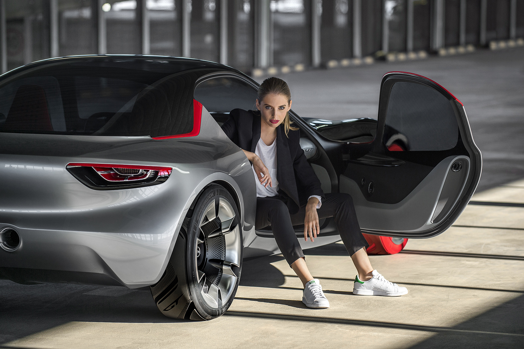 Opel heeft de toekomst op het gebied van sportiviteit en design in handen met de Opel GT Concept, die op de Autosalon van Genve live wordt gepresenteerd met 1.0 Turbomotor, goed voor 145 pk.