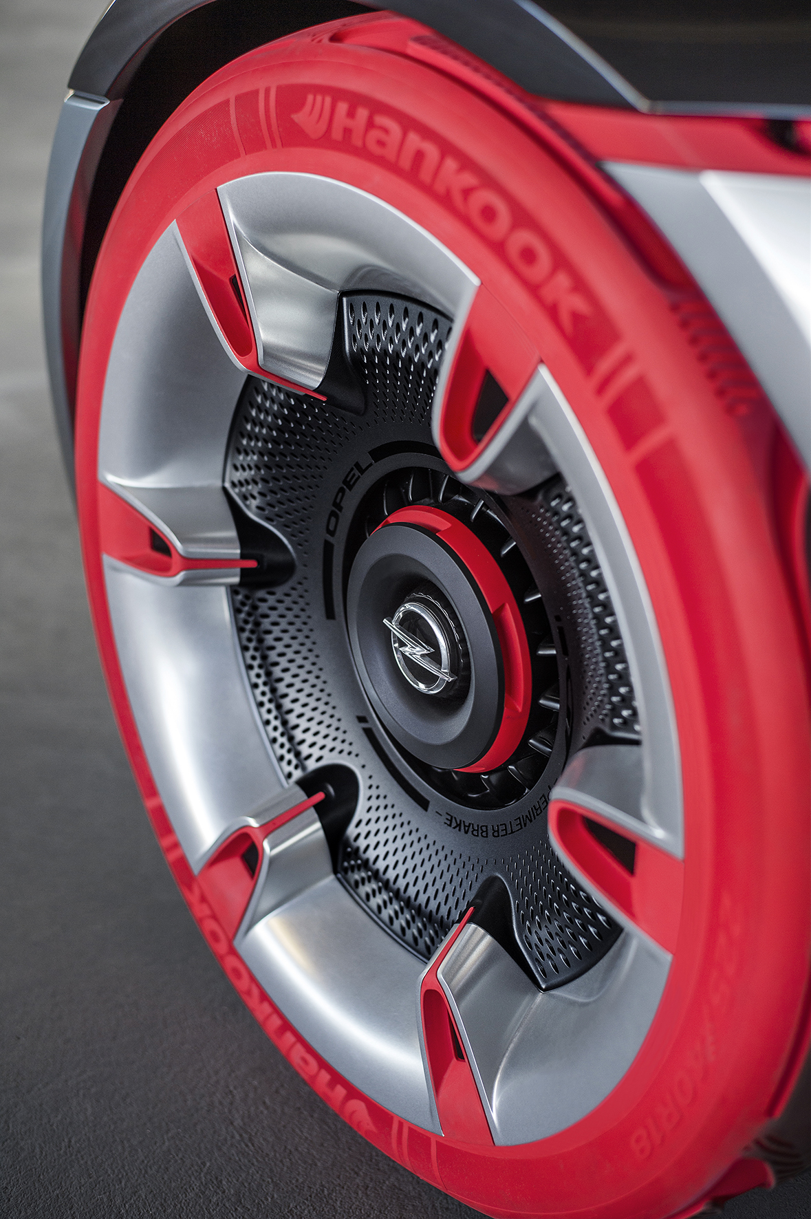 Opel heeft de toekomst op het gebied van sportiviteit en design in handen met de Opel GT Concept, die op de Autosalon van Genve live wordt gepresenteerd met 1.0 Turbomotor, goed voor 145 pk.