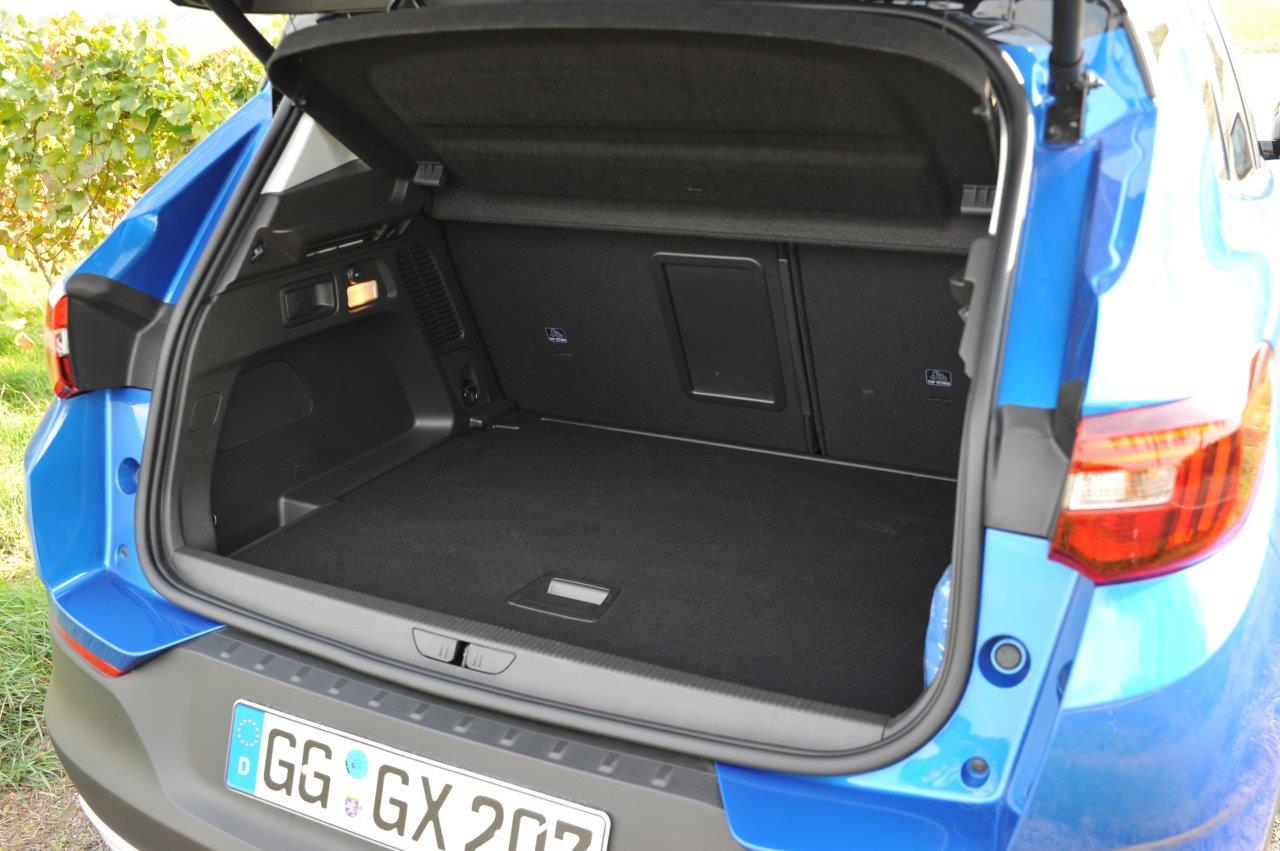 Opel plaatst zich met de nieuwe Grandland X keurig tussen de middenklasse SUV's die zeer populair zijn in de Europese markt. Autovandaag reed de benzineversie.
