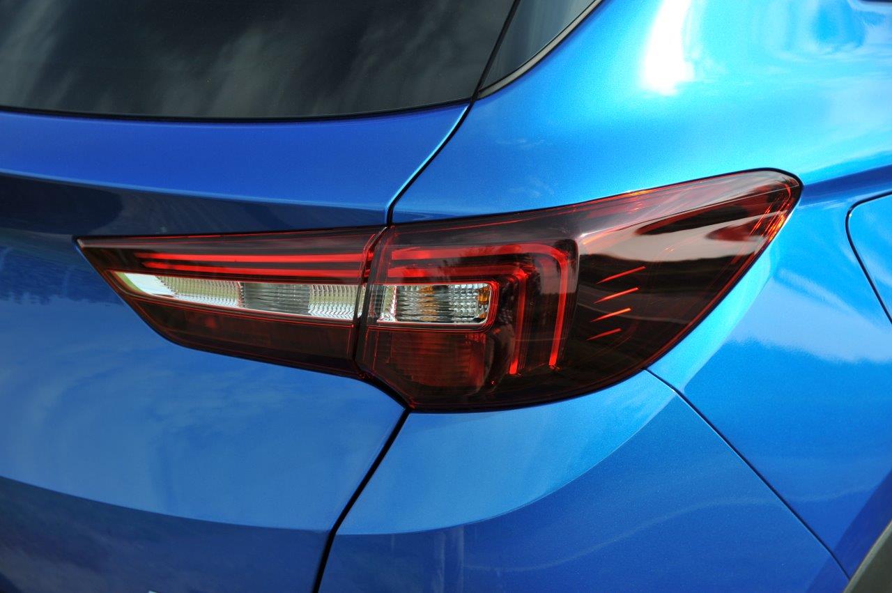 Opel plaatst zich met de nieuwe Grandland X keurig tussen de middenklasse SUV's die zeer populair zijn in de Europese markt. Autovandaag reed de benzineversie.