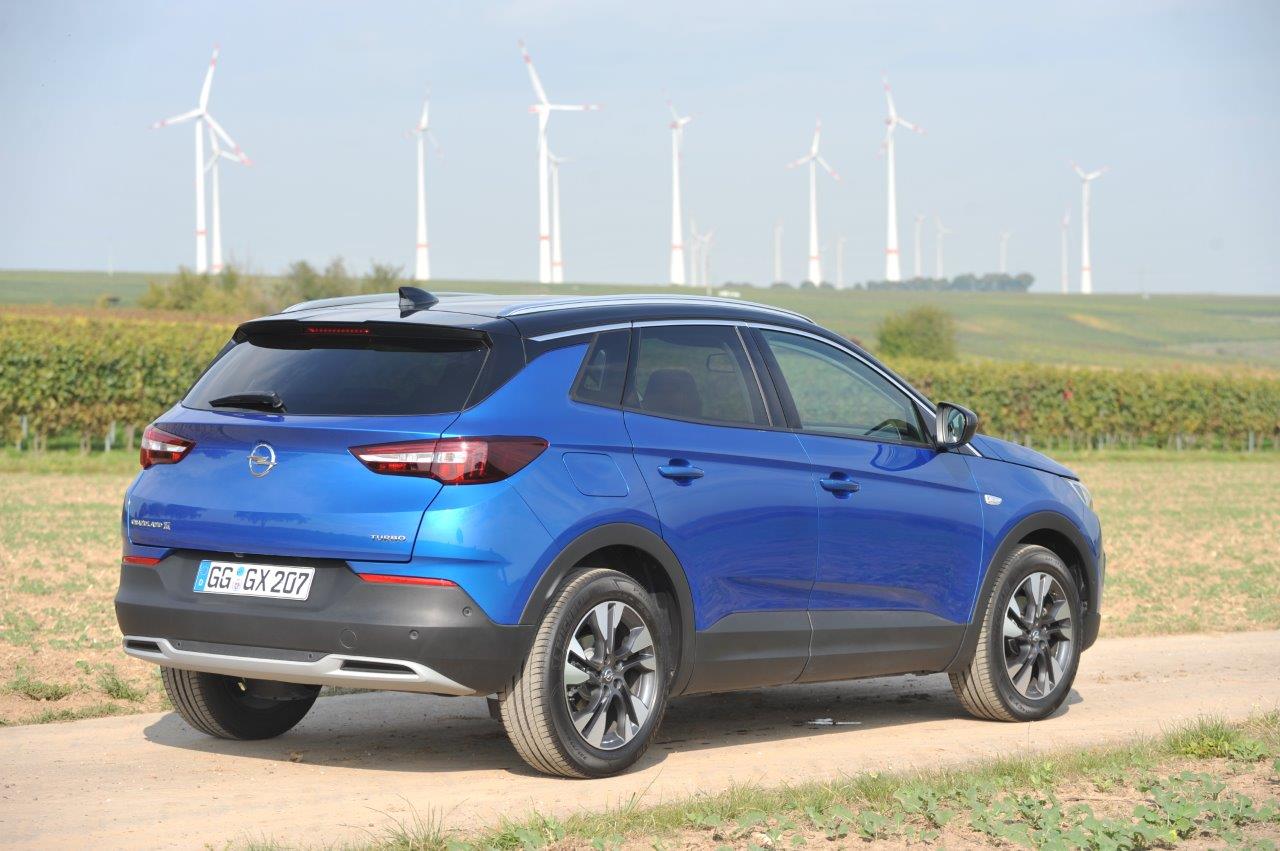 De Opel Grandland X maakt kans op de prijs Best Buy Car of Europa van Autobest.