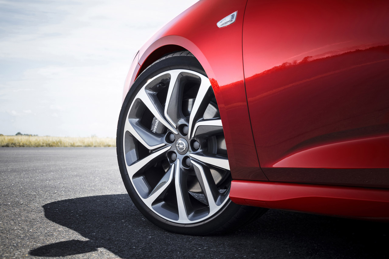 Opel breidt het programma van de Insignia niet alleen uit met de sportieve GSi als Grand Sport maar ook als ruime Sports Tourer.