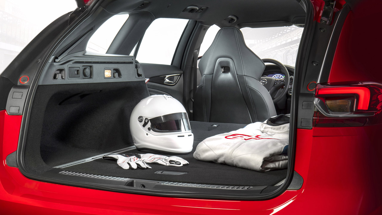 Opel breidt het programma van de Insignia niet alleen uit met de sportieve GSi als Grand Sport maar ook als ruime Sports Tourer.