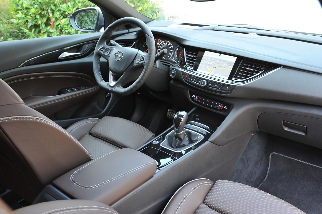 Opel breidt het leveringsprogramma van de nieuwe Insignia uit met de Sports Tourer, een sportief en elegant gelijnde stationwagon.