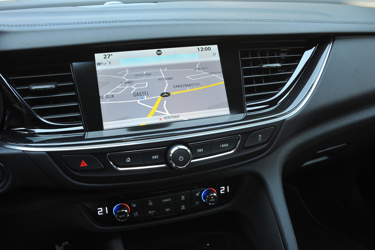 Opel breidt het leveringsprogramma van de nieuwe Insignia uit met de Sports Tourer, een sportief en elegant gelijnde stationwagon.