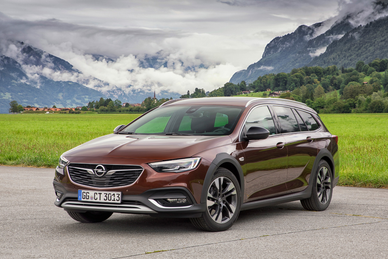 Opel verkocht binnen het jaar al 100.000 exemplaren van de nieuwe Insignia.