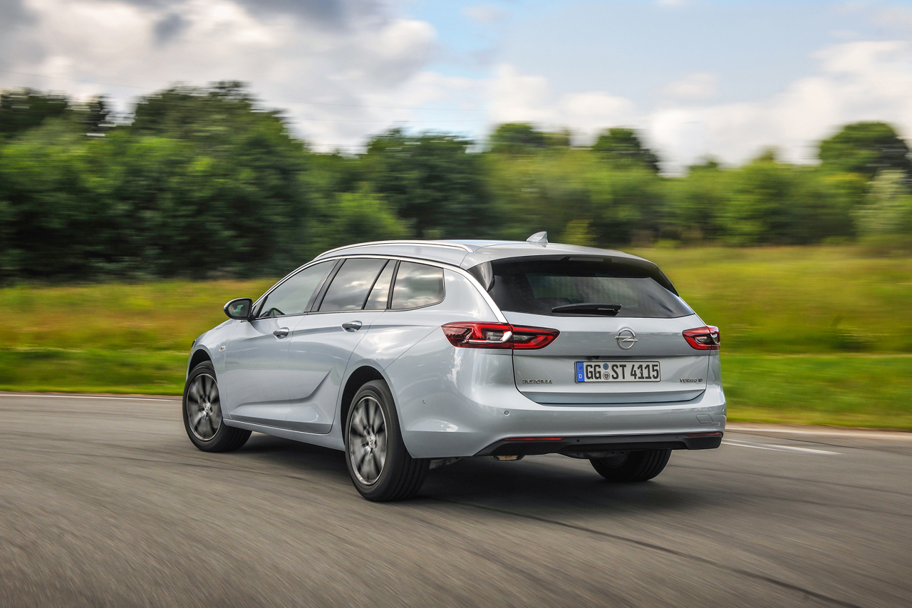 Opel verkocht binnen het jaar al 100.000 exemplaren van de nieuwe Insignia.