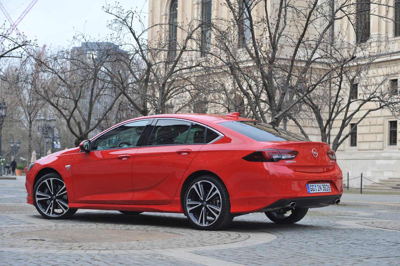Na negen jaar en 940.000 eenheden komt Opel met de nieuwe Insignia. Die is vooral lichter en technologisch meer hoogwaardig, zo ontdekte AutoVandaag tijdens de eerste kennismaking.