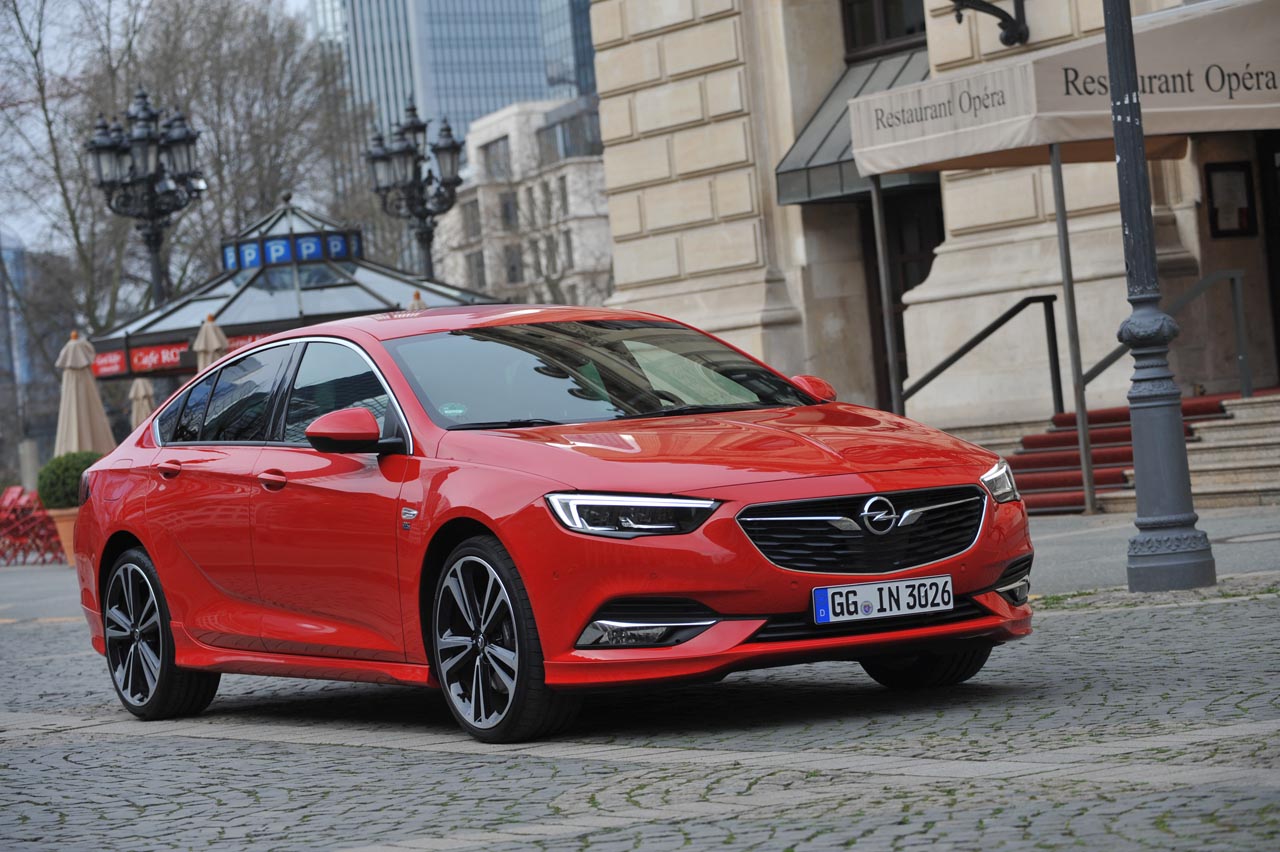 Na negen jaar en 940.000 eenheden komt Opel met de nieuwe Insignia. Die is vooral lichter en technologisch meer hoogwaardig, zo ontdekte AutoVandaag tijdens de eerste kennismaking.