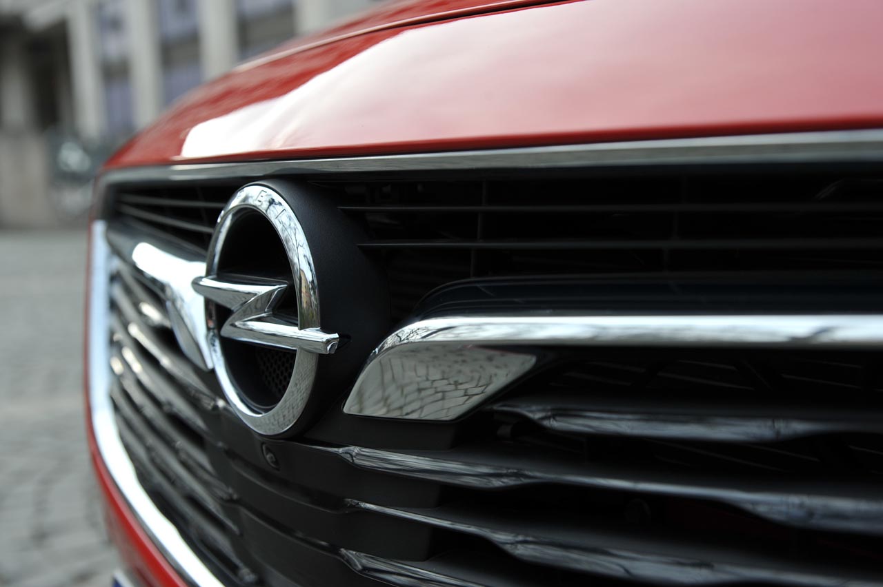 Na negen jaar en 940.000 eenheden komt Opel met de nieuwe Insignia. Die is vooral lichter en technologisch meer hoogwaardig, zo ontdekte AutoVandaag tijdens de eerste kennismaking.