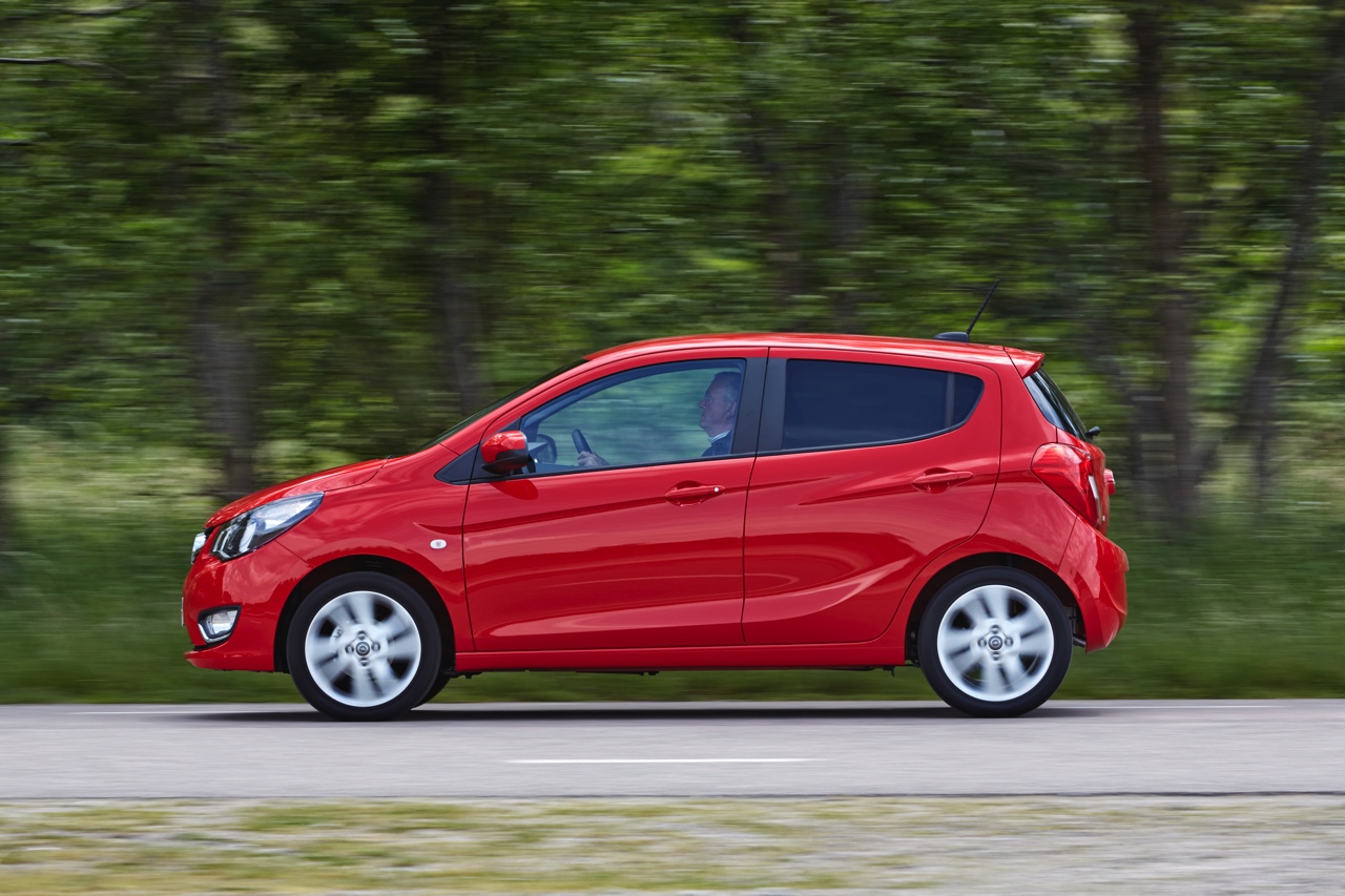 Autotest Opel Karl, de nieuwe vijfdeurs stadsauto van Opel met 1.0 EcoFlex motor, relatief veel ruimte en luxe uitrusting.