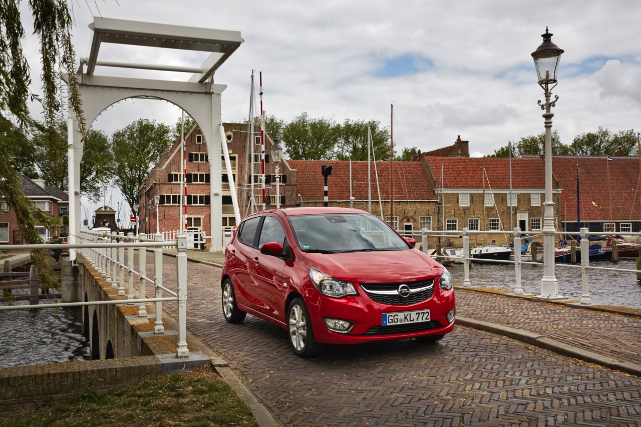 Autotest Opel Karl, de nieuwe vijfdeurs stadsauto van Opel met 1.0 EcoFlex motor, relatief veel ruimte en luxe uitrusting.