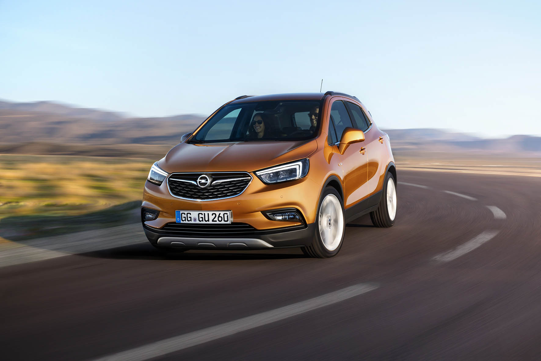 Opel vernieuwt Mokka tot Mokka X. Het faceliftmodel ziet er stoerder uit en beleeft zijn introductie op de Autosalon van Genve 2016.