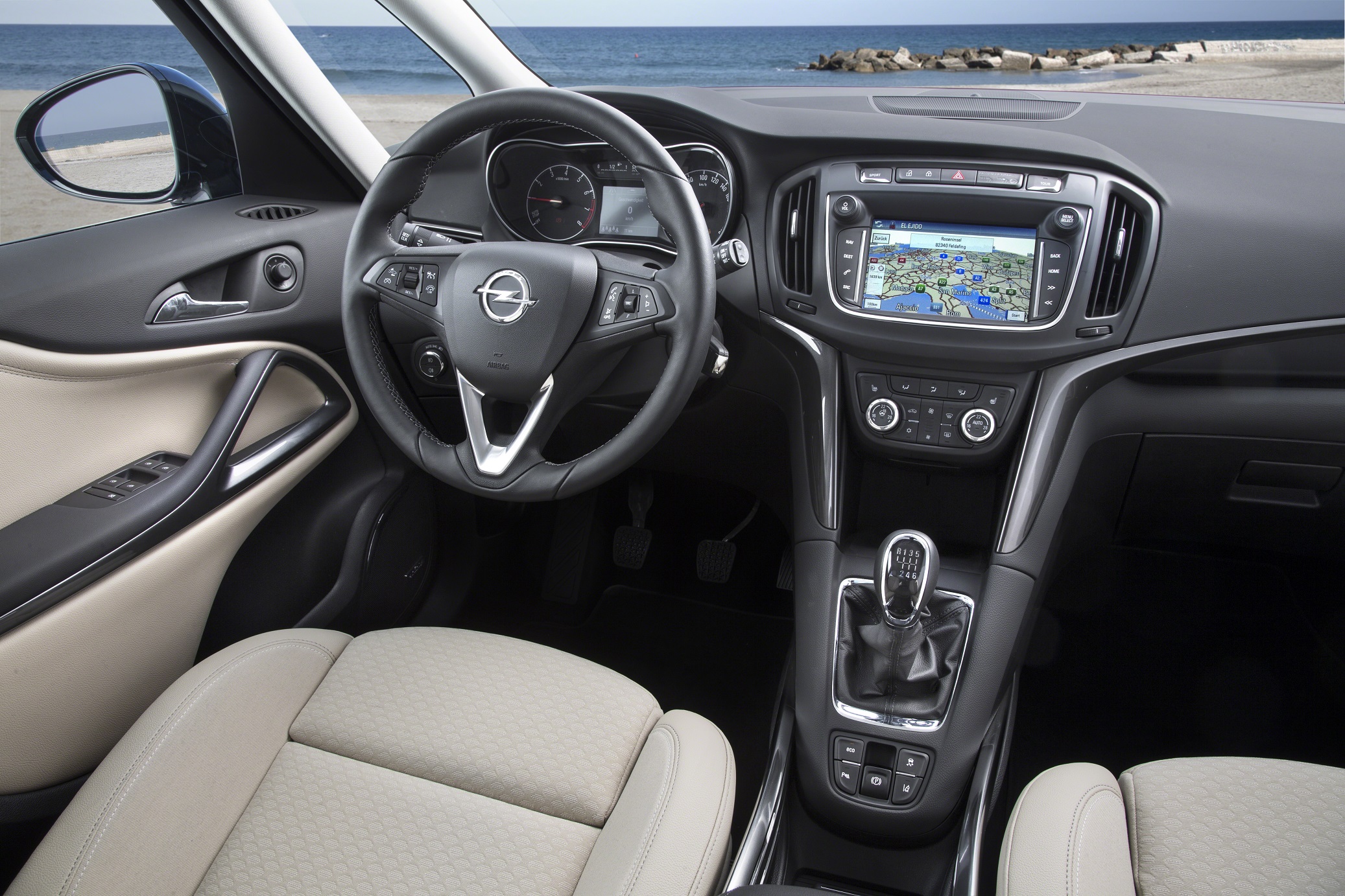 De facelift van de Opel Zafira is een feit. Als nieuwe Opel Zafira is hij nog veiliger en comfortabeler.