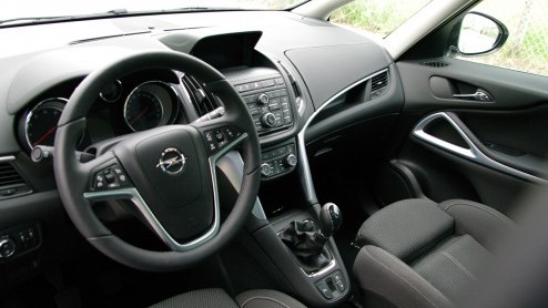Rijtest Opel Zafira 1.6 Turbo CNG. De op aardgas rijdende Opel Zafira is comfortabel, veelzijdig en milieuvriendelijk.
