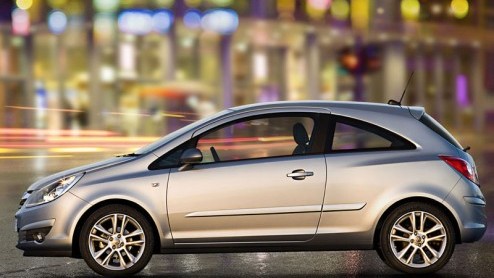 Het huidige model Corsa is alweer een aantal jaren op de markt, maar de nieuwe komt eraan. Op de British Motor show in London zal de nieuwe Corsa gepresenteerd worden, wij hebben alvast de eerste foto