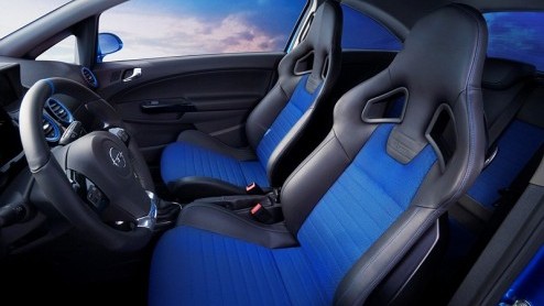 De wereld is weer een bommetje op wielen rijker. Opel heeft zojuist de eerste beelden vrijgegeven van de Corsa OPC en de auto ziet er uit alsof hij voor veel vuurwerk kan zorgen.