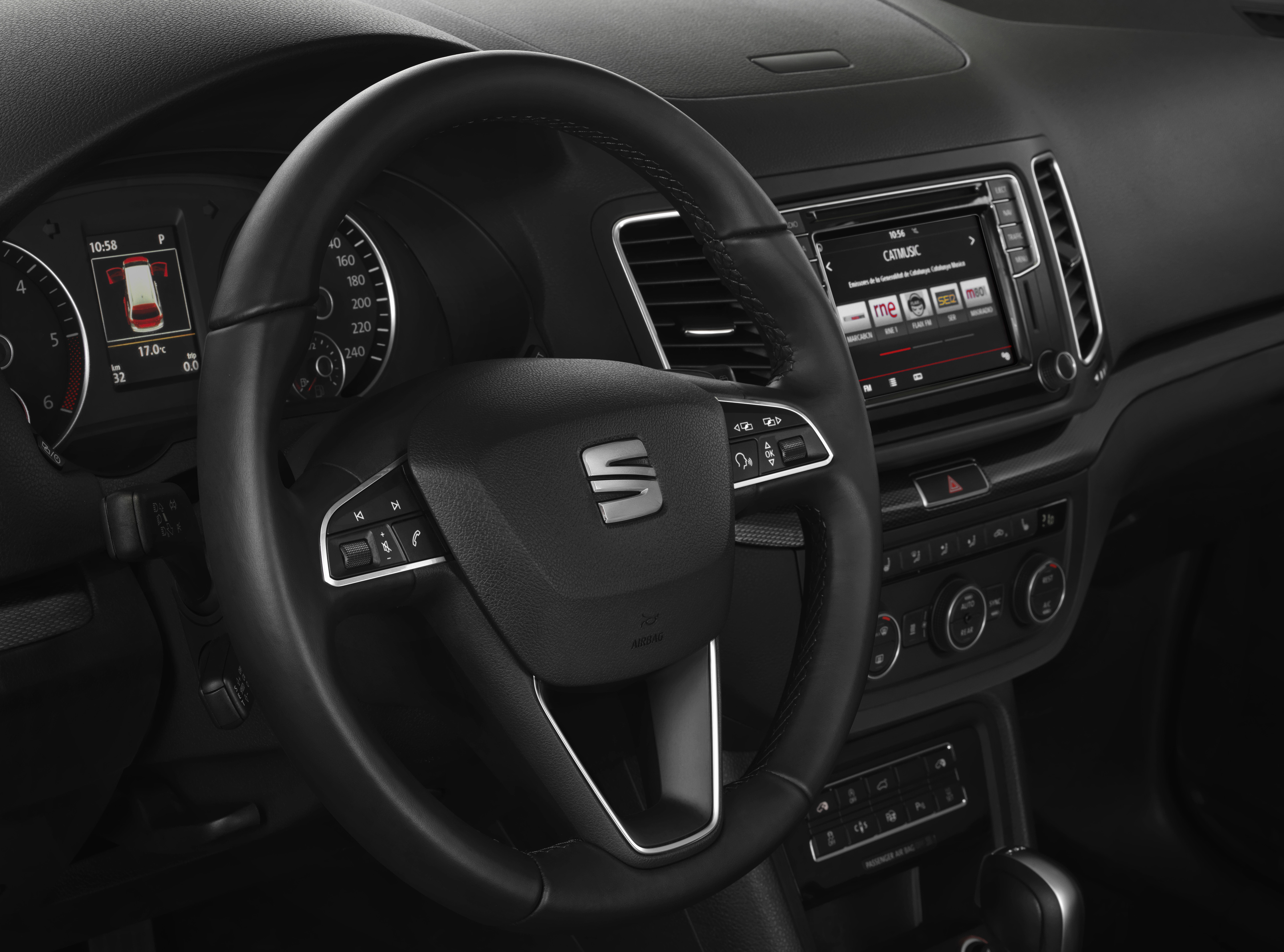 Facelift voor Seat Alhambra. De opfriskuur bestaat uit nieuwe uitrustingsmogelijkheden, LED-achterlichten, een verse grille en zuinigere motoren.