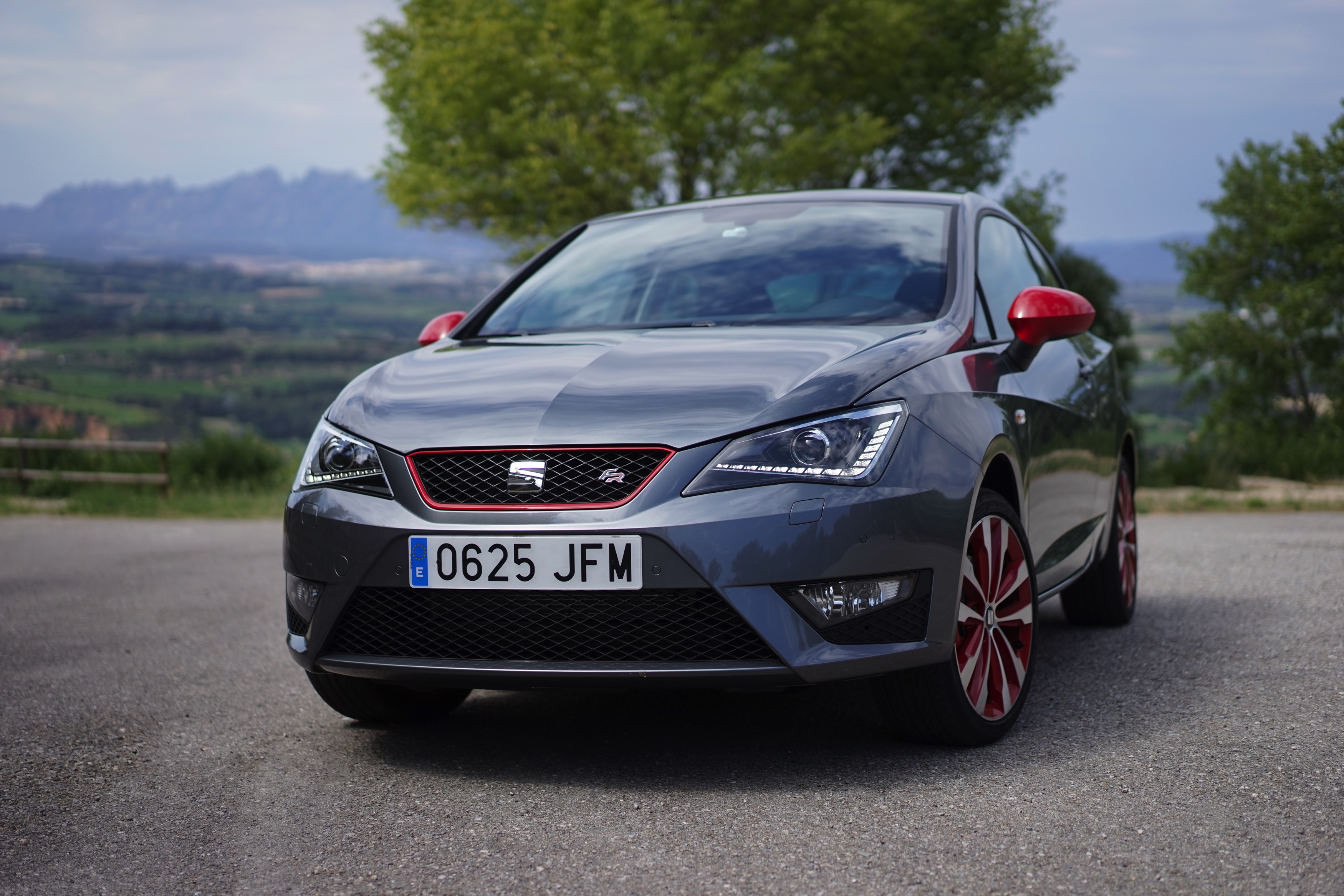 Van zijn uiterlijke wijzigingen moet de vernieuwde Seat Ibiza het niet hebben. Alleen een getraind oog ziet de verschillen. Stap je in, is het echter een compleet ander verhaal. Autotest!