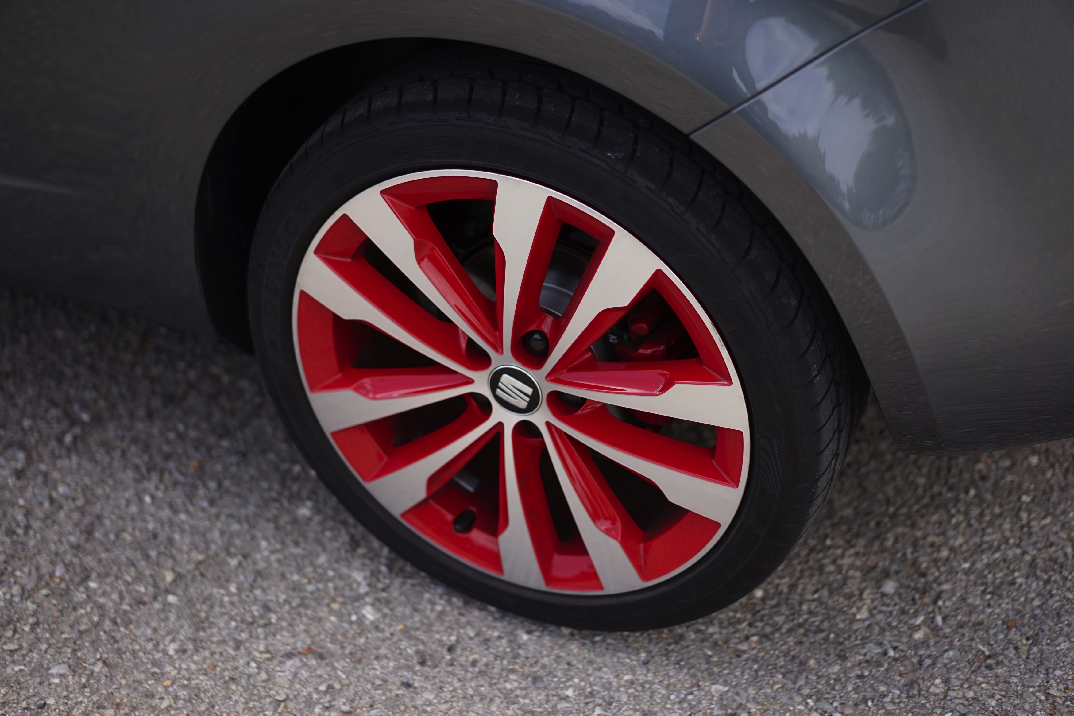 Van zijn uiterlijke wijzigingen moet de vernieuwde Seat Ibiza het niet hebben. Alleen een getraind oog ziet de verschillen. Stap je in, is het echter een compleet ander verhaal. Autotest!