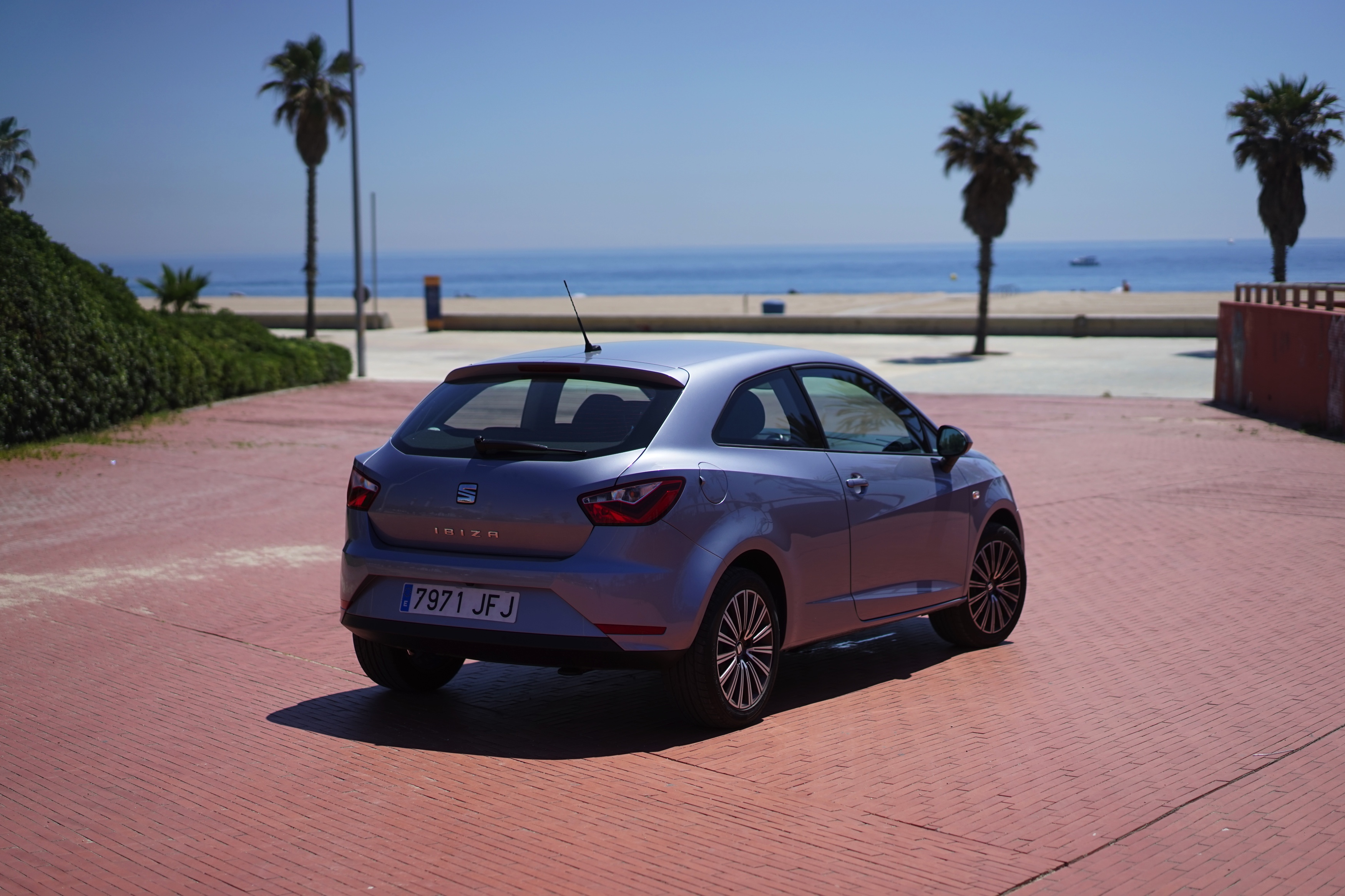 Van zijn uiterlijke wijzigingen moet de vernieuwde Seat Ibiza het niet hebben. Alleen een getraind oog ziet de verschillen. Stap je in, is het echter een compleet ander verhaal. Autotest!