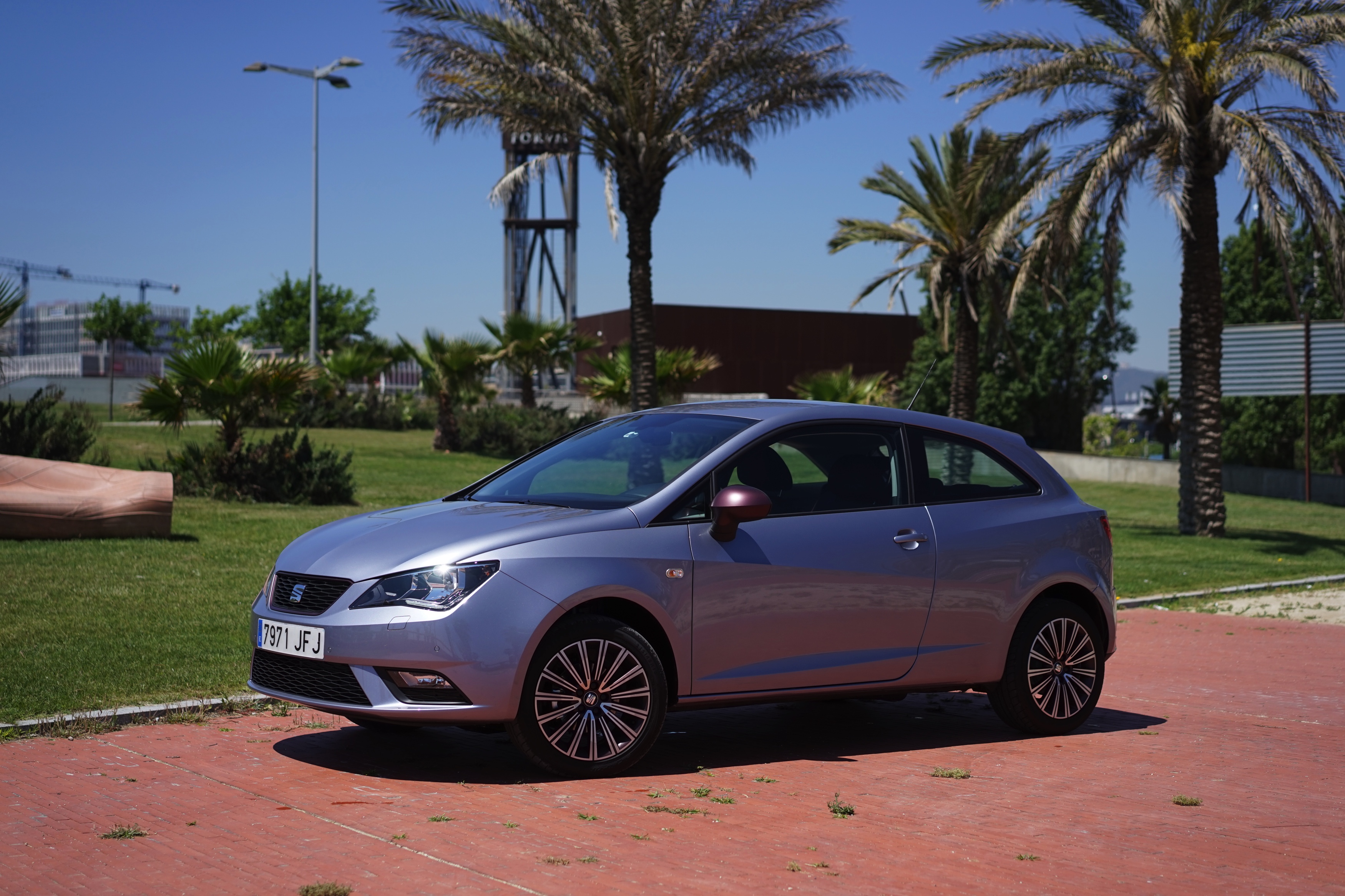 Van zijn uiterlijke wijzigingen moet de vernieuwde Seat Ibiza het niet hebben. Alleen een getraind oog ziet de verschillen. Stap je in, is het echter een compleet ander verhaal. Autotest!