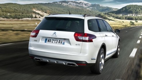 Citron toont op de Autosalon van Genve deze C5 CrossTourer. De opgeruigde variant staat wat hoger op zijn wielen.