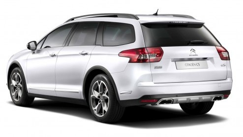 Citron toont op de Autosalon van Genve deze C5 CrossTourer. De opgeruigde variant staat wat hoger op zijn wielen.