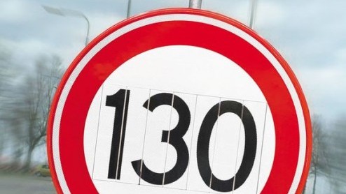 Een speciaal ontwikkeld dynamisch snelheidsbord moet een einde maken aan de wirwar aan snelheidsborden en uitzonderingssituaties op snelwegen.