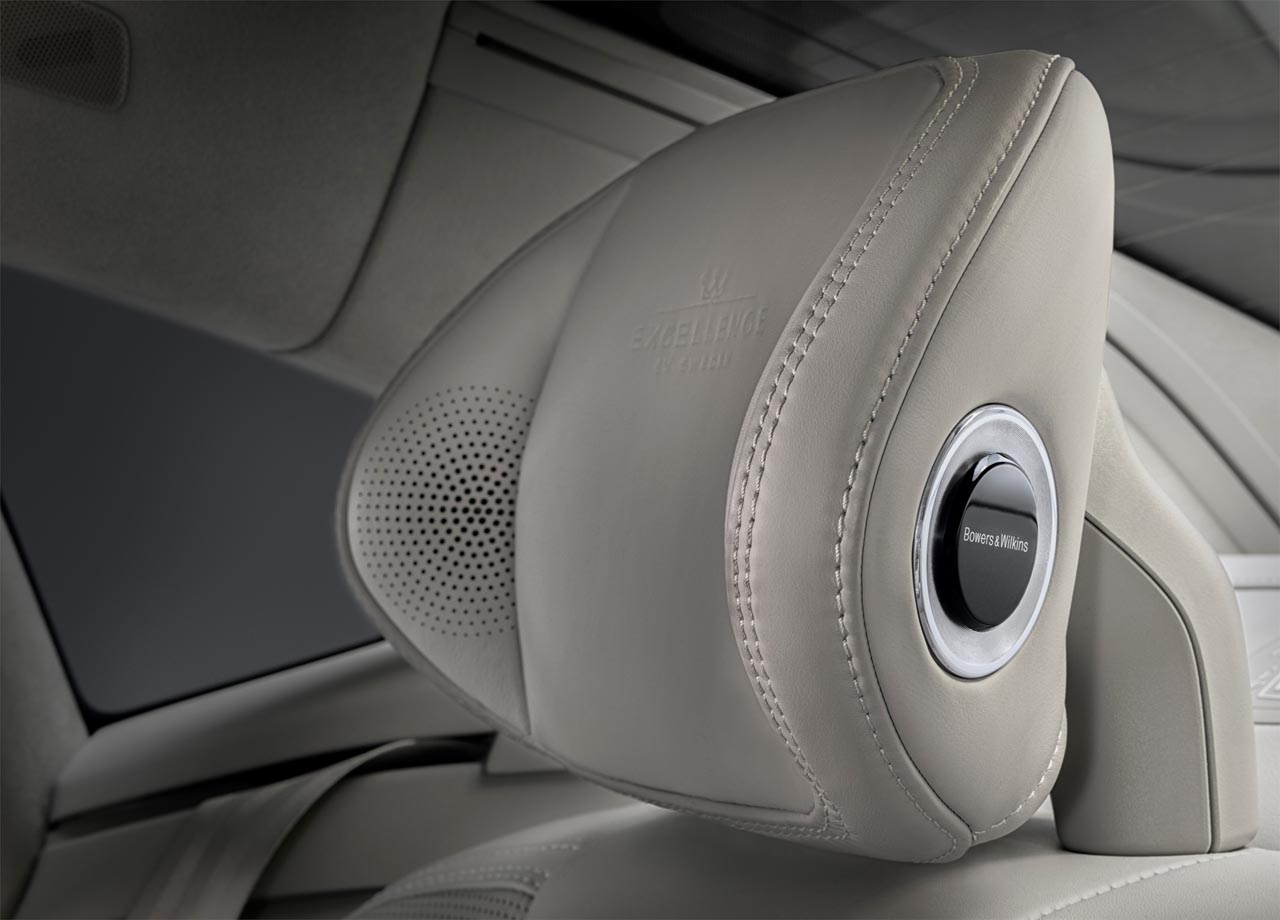 Volvo laat in Beijing een speciale uitvoering zien van de S90. Deze Ambience is voorzien van alle denkbare luxe plus een projectie op het plafond met bijbehorende geluiden.