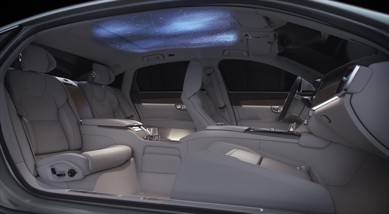 Volvo laat in Beijing een speciale uitvoering zien van de S90. Deze Ambience is voorzien van alle denkbare luxe plus een projectie op het plafond met bijbehorende geluiden.