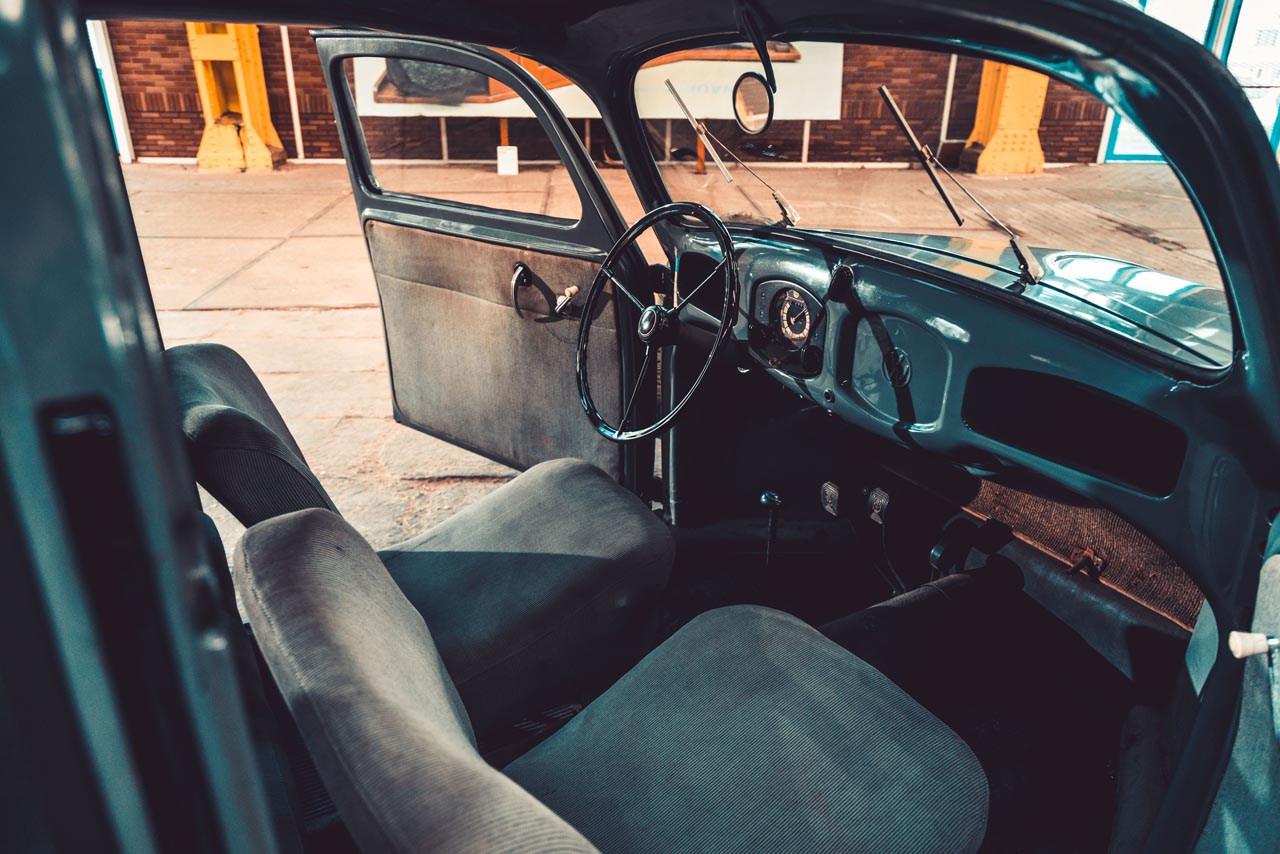 De eerste Volkswagen Kever kwam op 16 oktober 1947 het land binnen, een exemplaar daarvan bestaat nog steeds.