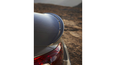 De Volkswagen Passat CC kennen we al, maar de Performance Concept die op de SEMA Auto Show in Las Vegas uit de doeken gaat is toch een aangename verrassing. Zoals zijn naam doet vermoeden hebben we te