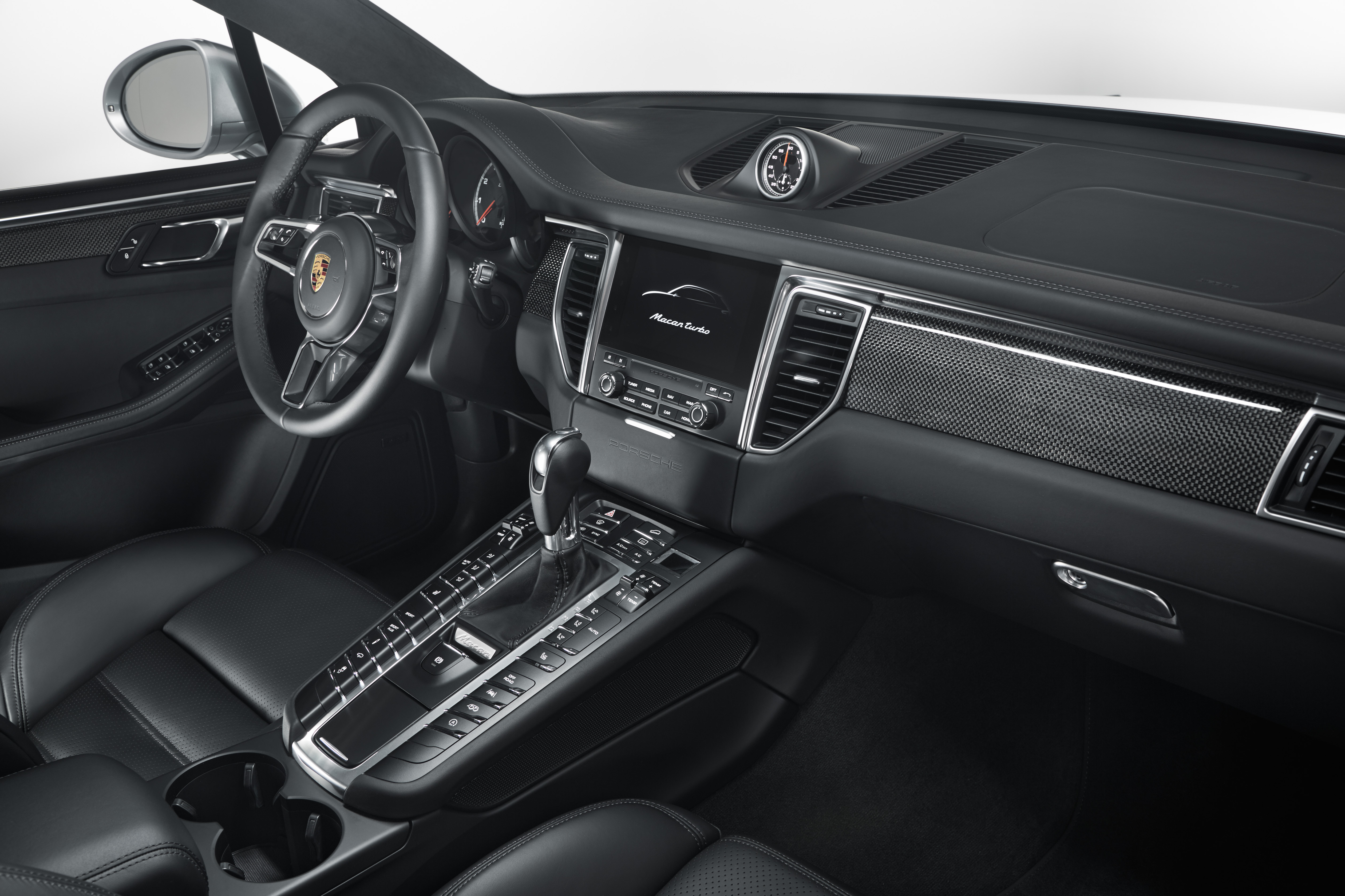 De Porsche Macan Turbo is er nu ook met Performance Package met Sport Chrono-pakket. Een Macan Turbo S komt voorlopig niet.