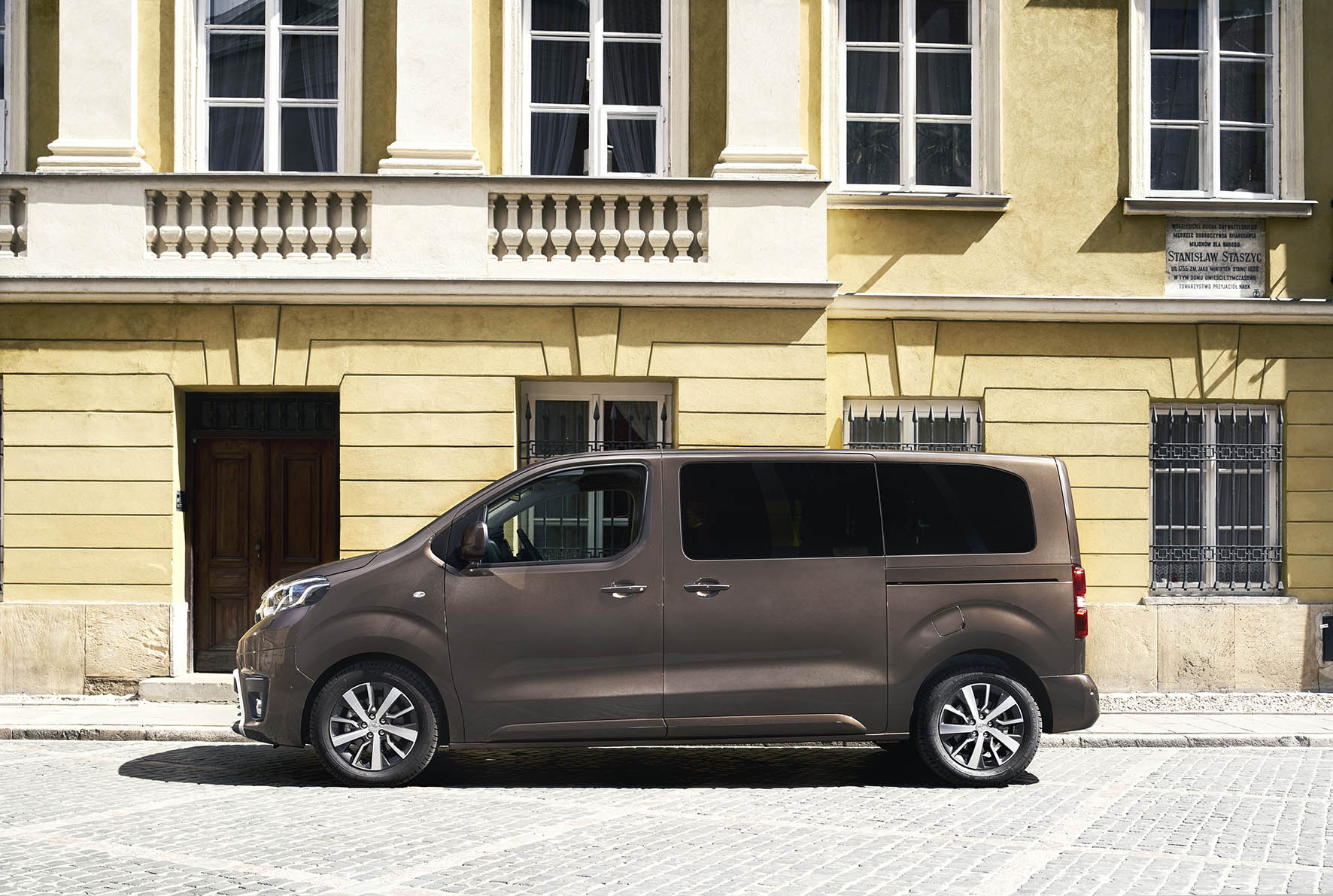 Toyota introduceert de ProAce Shuttle, ProAce Verso in Compact, Medium, Long en Executive-uitvoering.