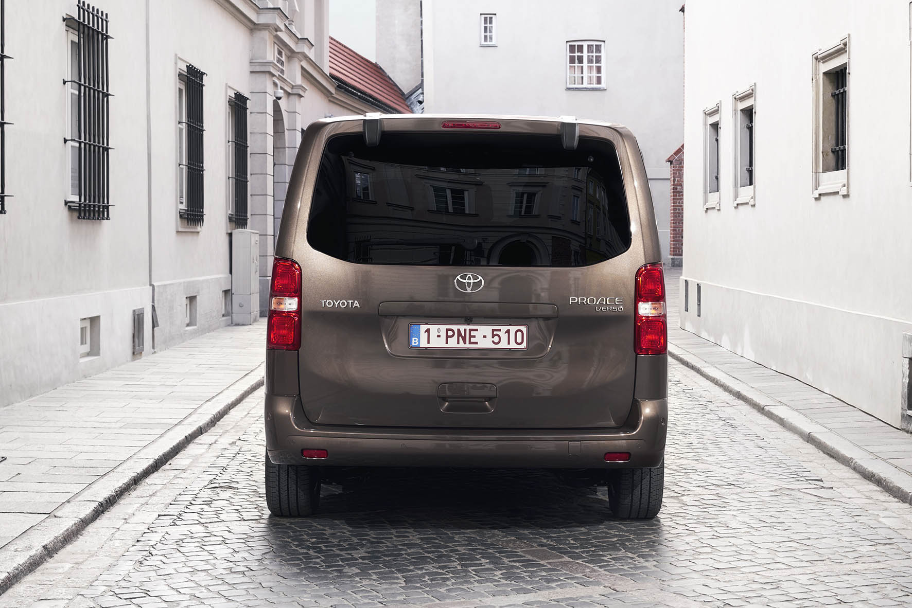 Toyota introduceert de ProAce Shuttle, ProAce Verso in Compact, Medium, Long en Executive-uitvoering.