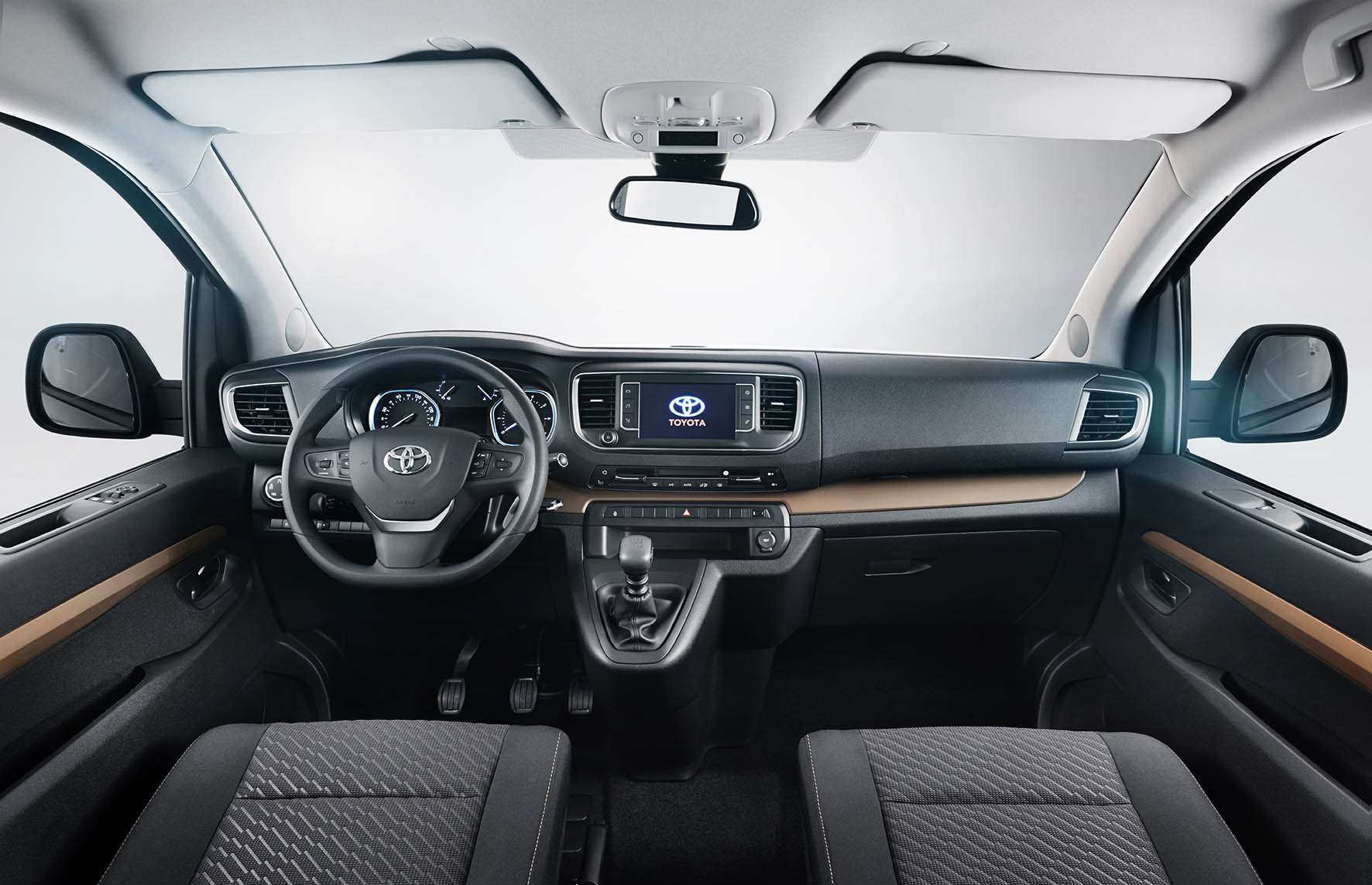 Toyota introduceert de ProAce Shuttle, ProAce Verso in Compact, Medium, Long en Executive-uitvoering.