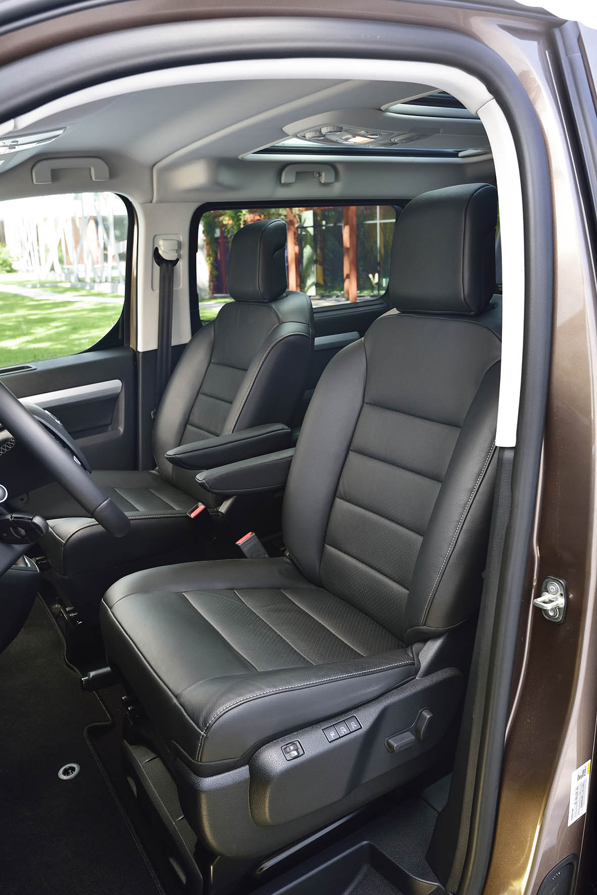 Toyota introduceert de ProAce Shuttle, ProAce Verso in Compact, Medium, Long en Executive-uitvoering.