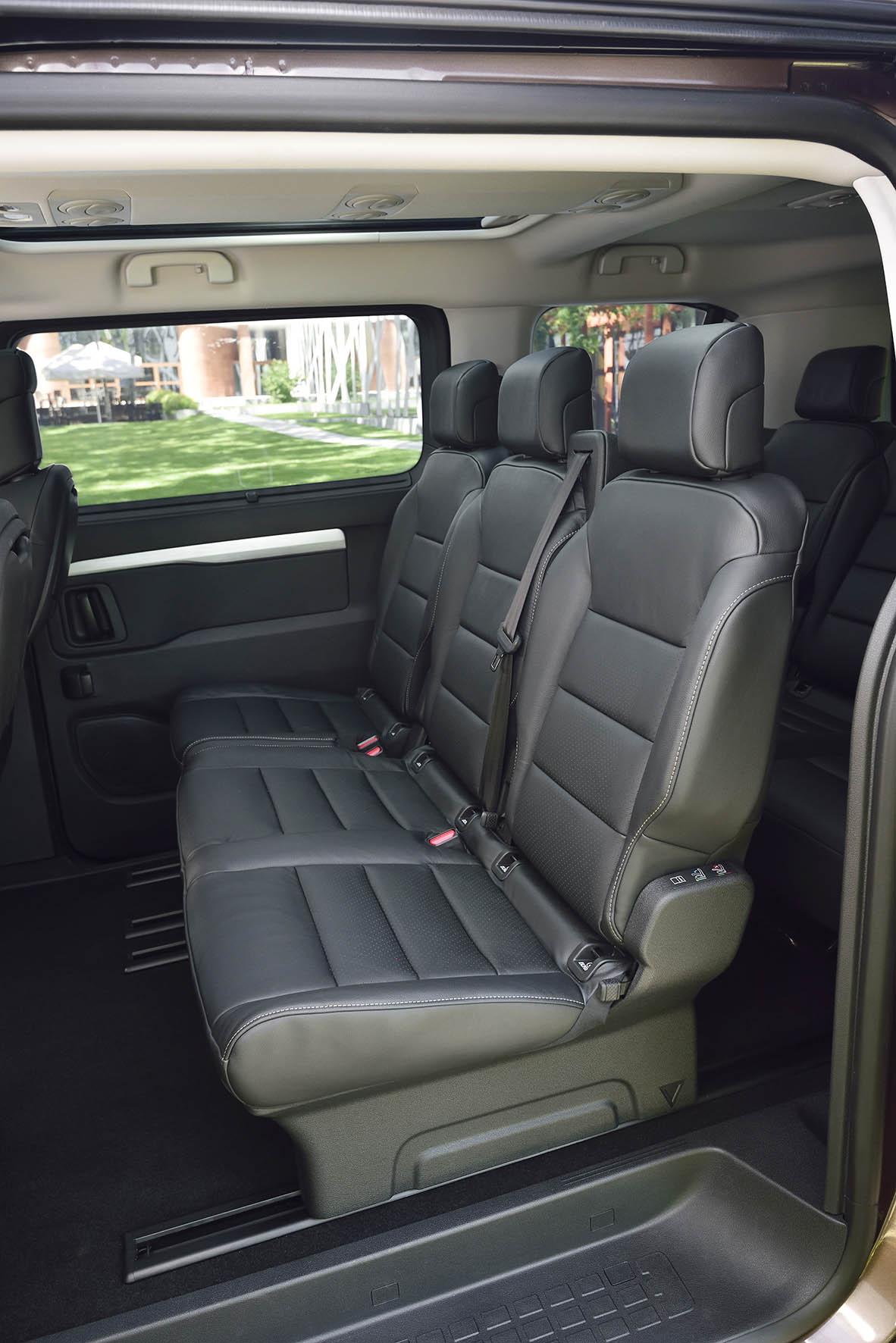 Toyota introduceert de ProAce Shuttle, ProAce Verso in Compact, Medium, Long en Executive-uitvoering.