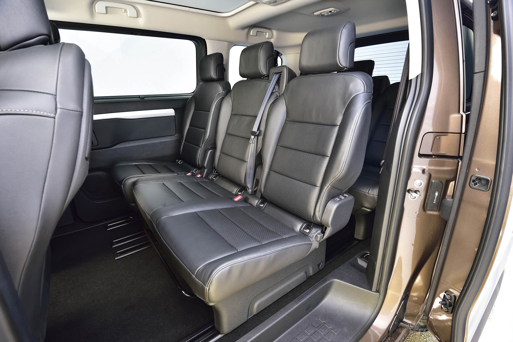 Toyota introduceert de ProAce Shuttle, ProAce Verso in Compact, Medium, Long en Executive-uitvoering.
