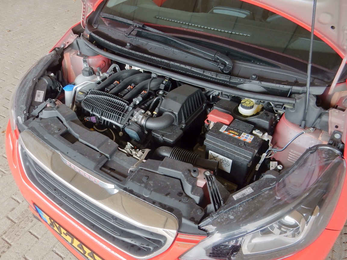 De Peugeot 108 is sinds deze zomer ook leverbaar als GT-Line. Dat is slechts een aankledingspakket, maar is de auto desondanks nog een beetje sportief? AutoVandaag zocht het uit met een rijtest.