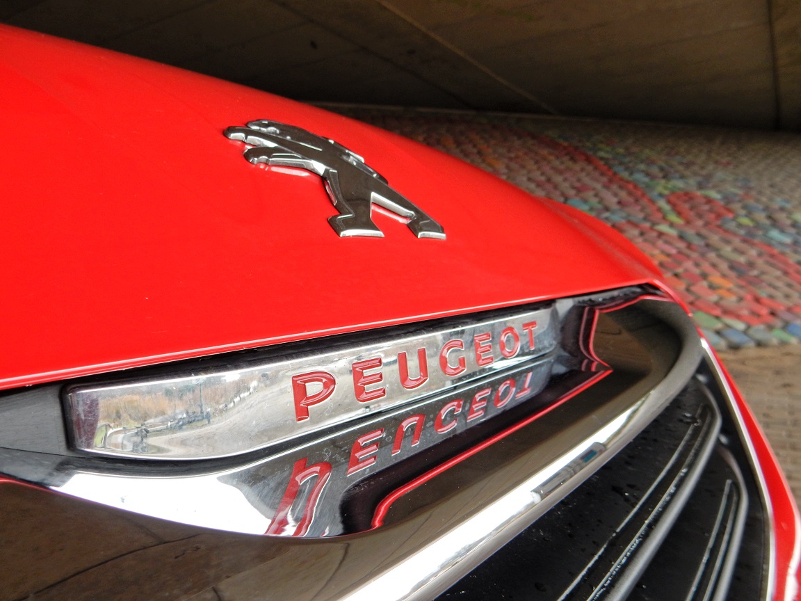 De Peugeot 108 is sinds deze zomer ook leverbaar als GT-Line. Dat is slechts een aankledingspakket, maar is de auto desondanks nog een beetje sportief? AutoVandaag zocht het uit met een rijtest.